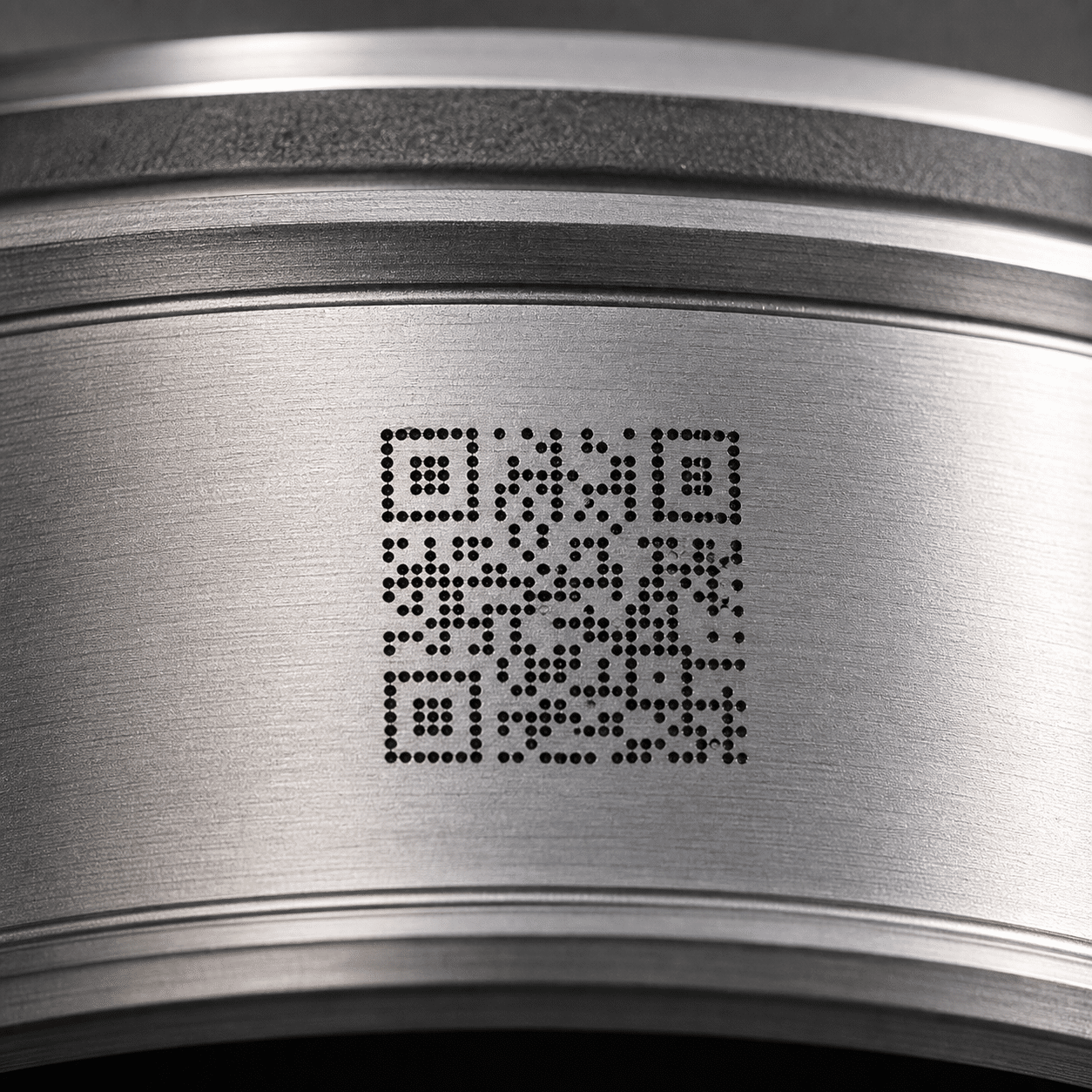 Laser marking on aluminum and anodized aluminum