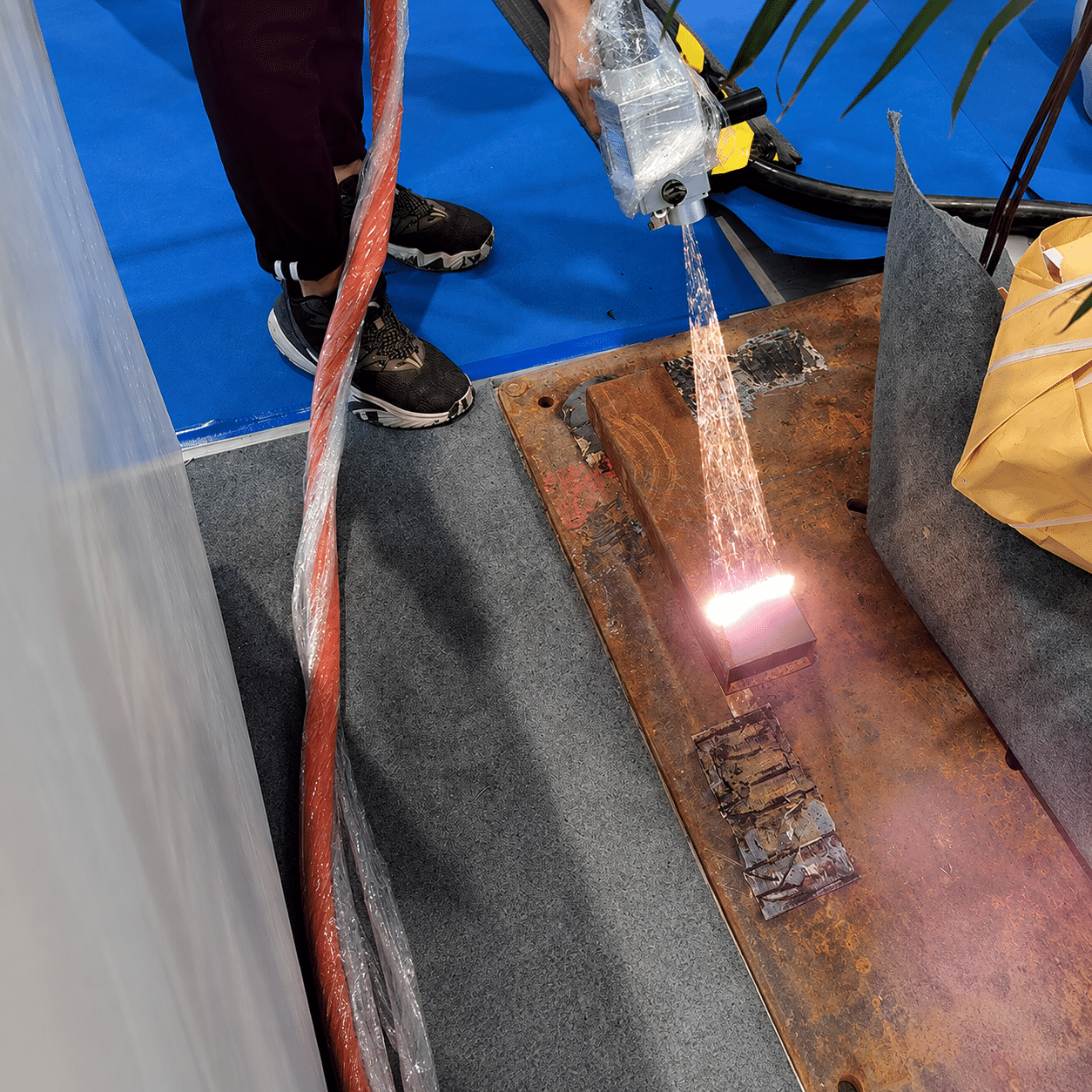 200W 300W 500W pulsed laser cleaner application for rust oxide mold and weld cleaning