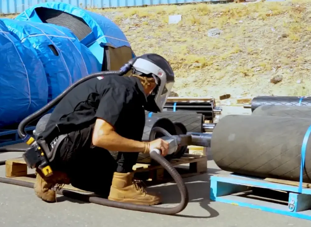 What should be noted when using a laser cleaning machine outdoors