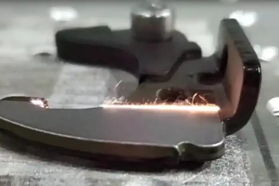 Laser cleaning of lithium batteries